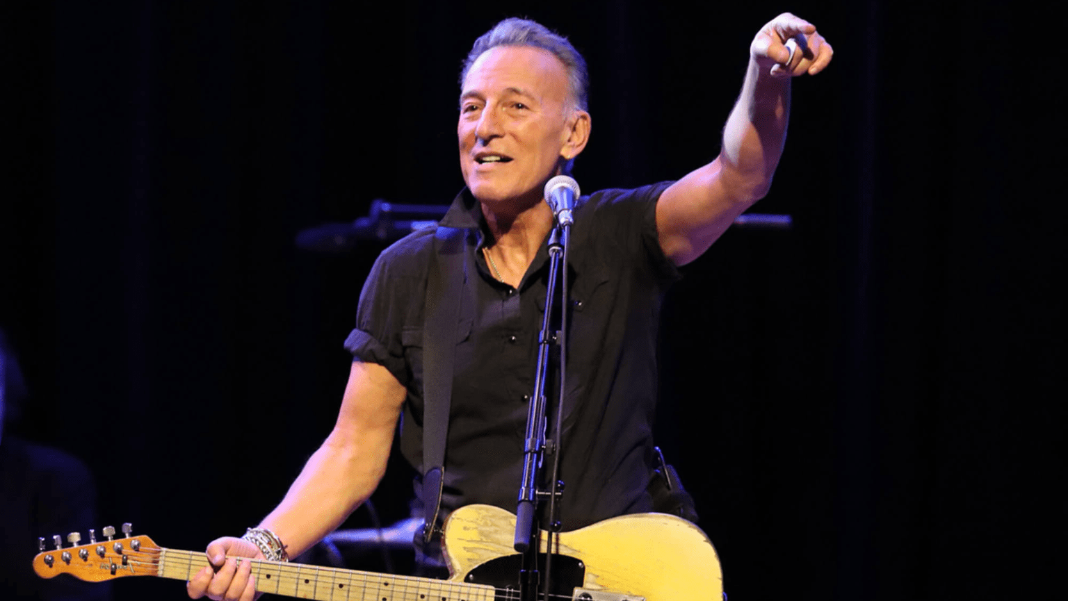 Bruce Springsteen Cancels Upcoming Concerts Due to Peptic Ulcer Disease