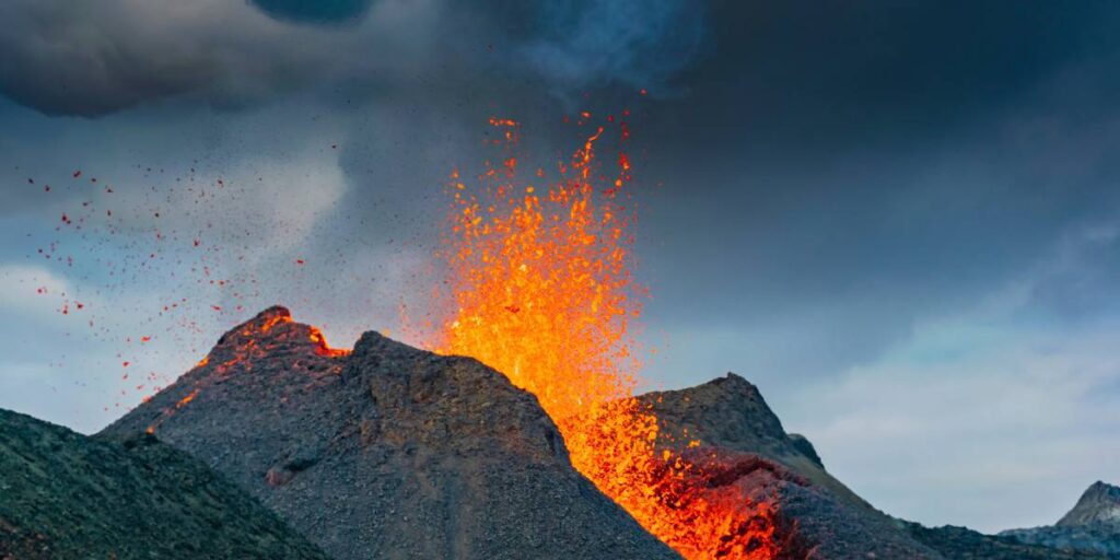 Iceland on Edge as Hundreds of Earthquakes Heighten Risk of Imminent Volcanic Eruption