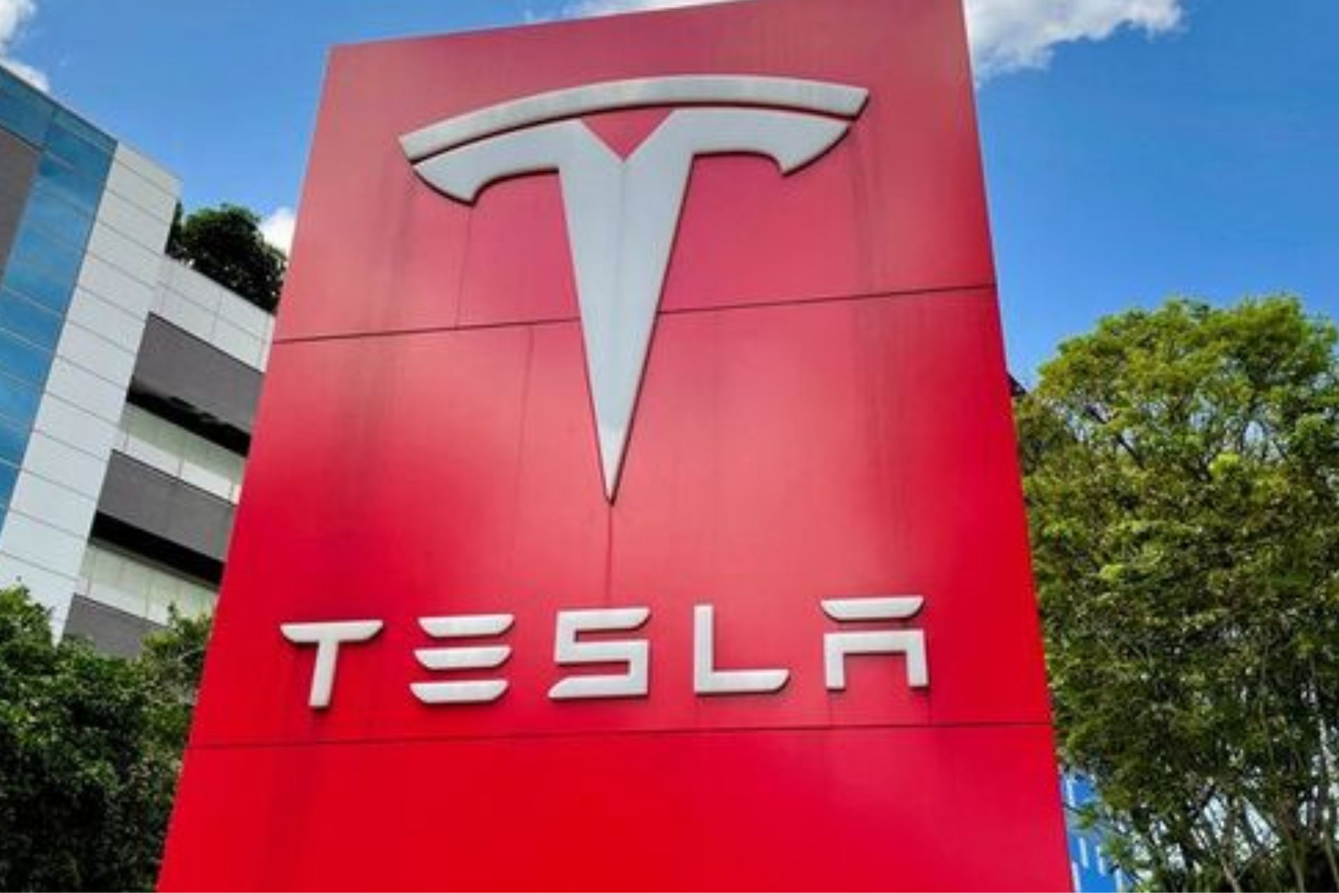 Tesla Delivers 485,000 Units in Q4, Achieving a Total of 1.8 Million